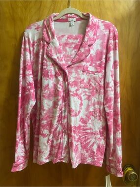 Crown & Ivy Shibori Pink and White Tie-Dye Button-Up Pajamas Set
